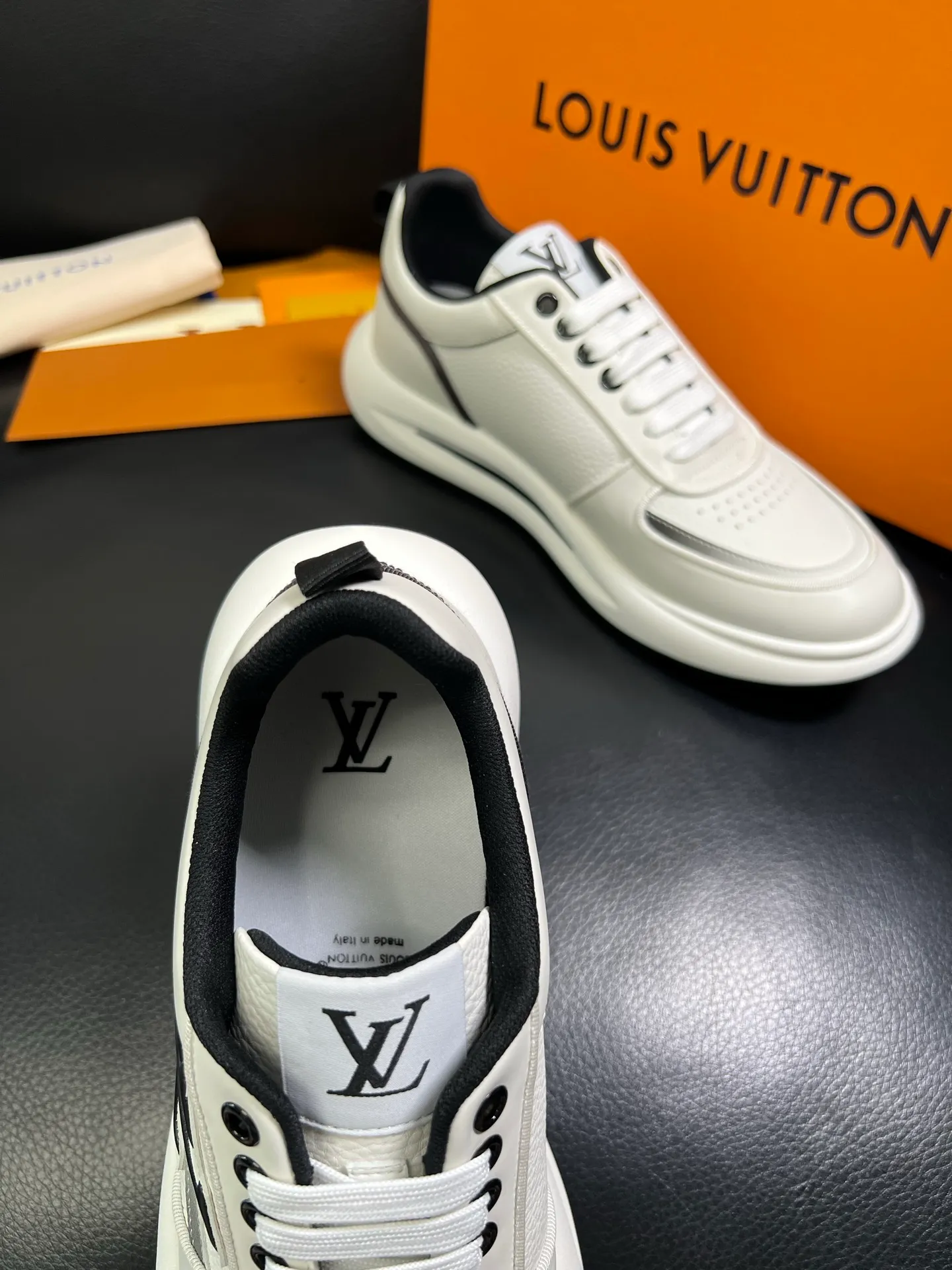 Men's shoes💰800 Lv 🔍Top purchasing agent🇮🇹 Louis Vuitton, the sports sneaker counter is synchronized, the uppers are imported from Italy, high-quality splicing colorful and complex crafts, the imported mesh padding is soft and comfortable, soles: original soles specially provided by the original factory, T men's men's shoes 💰U exclusive movable molded soles are super comfortable, original factory and single goods, 🔍🔍high quality, you can enter and exit the counter at will, welcome to compare, code number 38-44 (customized 45) 85871